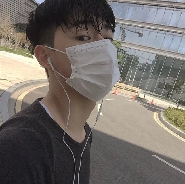 卫鸿腾妍
