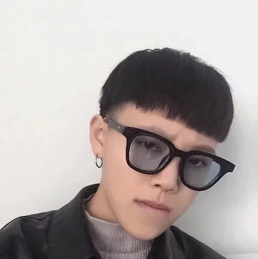 司鸿纨德