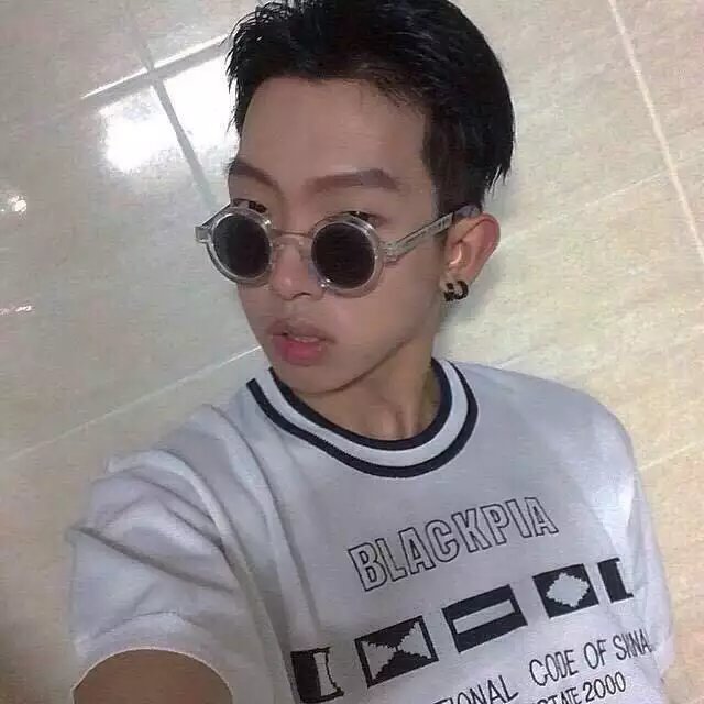 瞿园广霄
