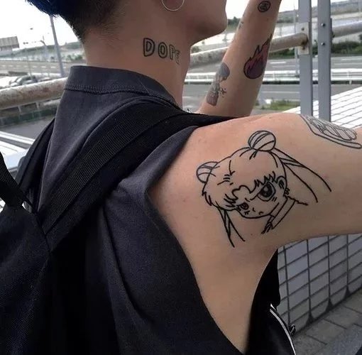 施敬彩楠